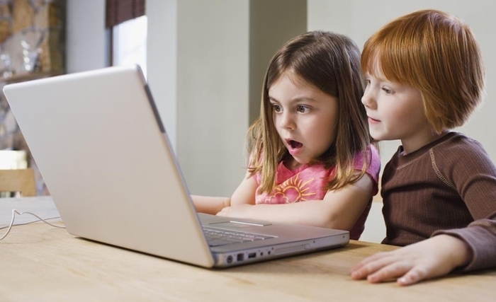Droit et protection des enfants en ligne en Tunisie : la Présidence de la République lance le débat Droit et protection des enfants en ligne en Tunisie : la Présidence de la République lance le débat