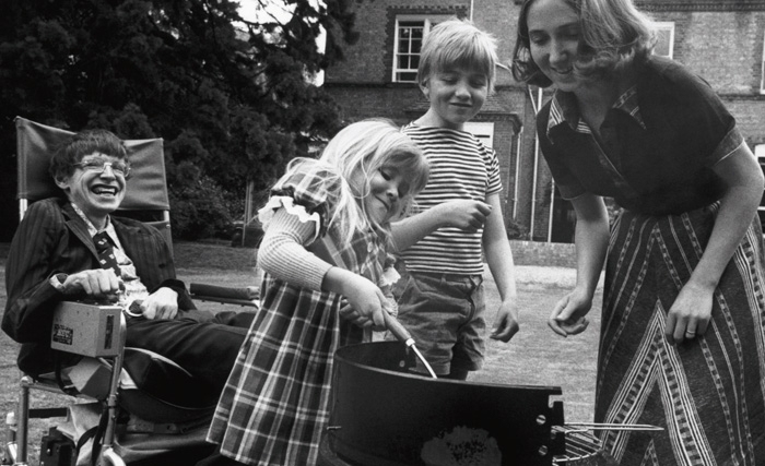 Stephen Hawking: Un astrophysicien parfait dans un corps imparfait Stephen Hawking: Un astrophysicien parfait dans un corps imparfait