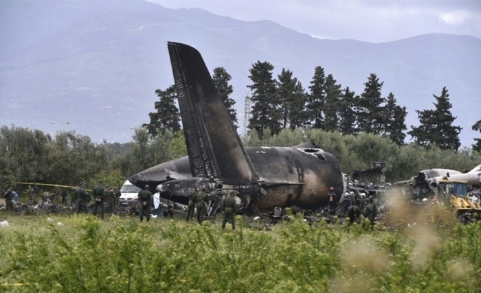 Crash d'un avion militaire algérien de transport près d'Alger : 275 morts Crash d'un avion militaire algérien de transport près d'Alger : 275 morts