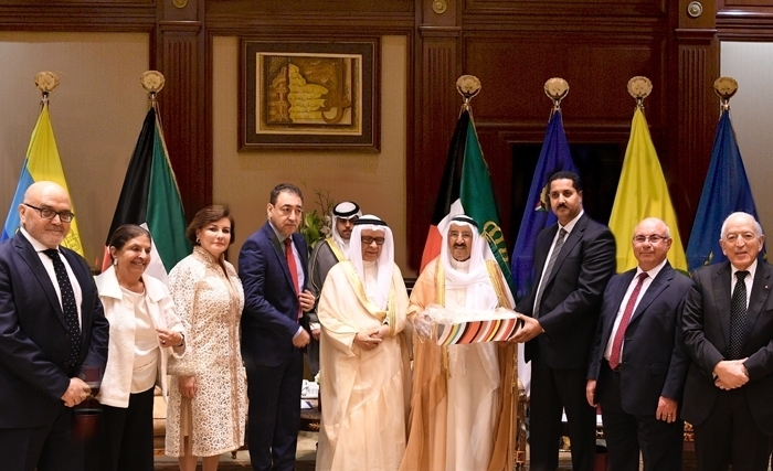  L’Emir du Koweït reçoit le conseil d’affaires tuniso-Koweïtien co-présidé par Fathi Hachicha et Fahd Al Moajjal 