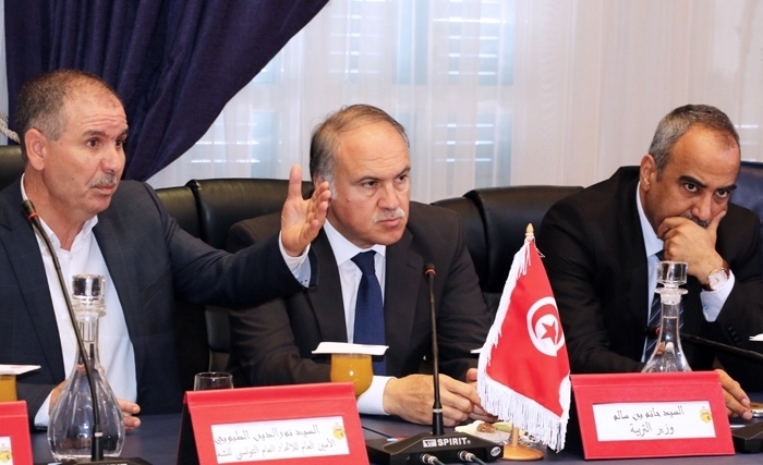 La fédération de l'enseignement secondaire annonce un accord sur l'âge de la retraite, Le ministère de l'Education dément La fédération de l'enseignement secondaire annonce un accord sur l'âge de la retraite, Le ministère de l'Education dément