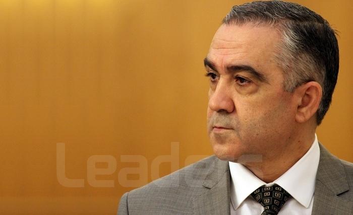 Chahed démet le ministre de l'Intérieur Lotfi Brahem de ses fonctions et charge le ministre de la Justice d'assurer son intérim Chahed démet le ministre de l'Intérieur Lotfi Brahem de ses fonctions et charge le ministre de la Justice d'assurer son intérim