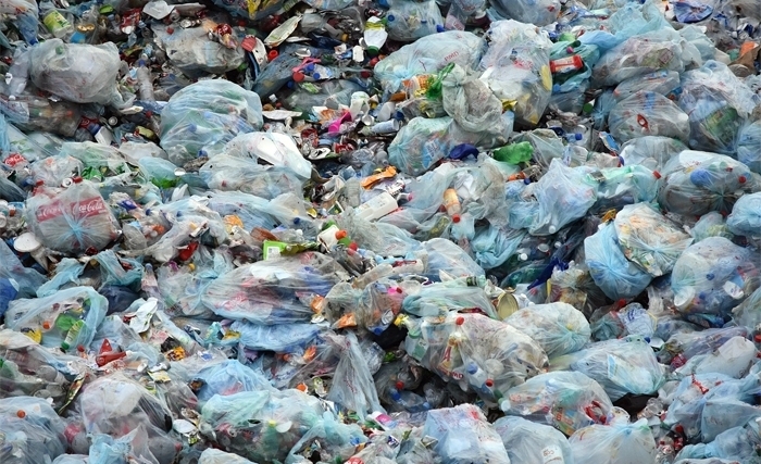 La lutte contre la pollution plastique démarre