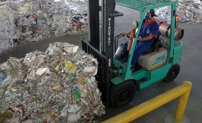 Déchets et recyclage : une responsabilité collective Déchets et recyclage : une responsabilité collective