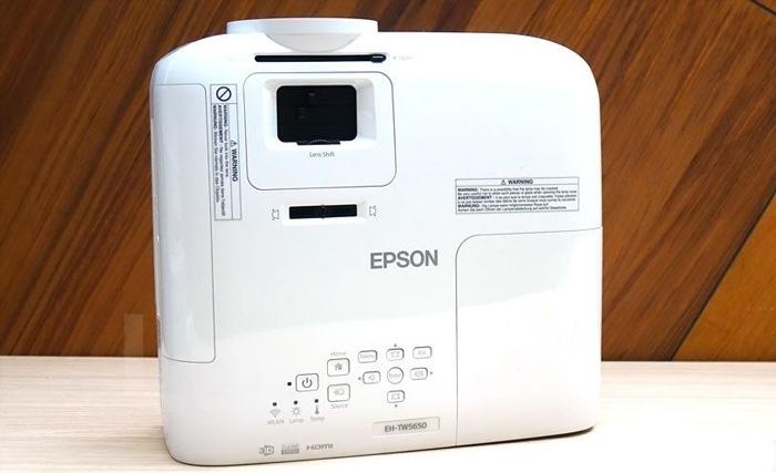 EPSON Focus EH-TW5650: Une expérience home cinéma inoubliable