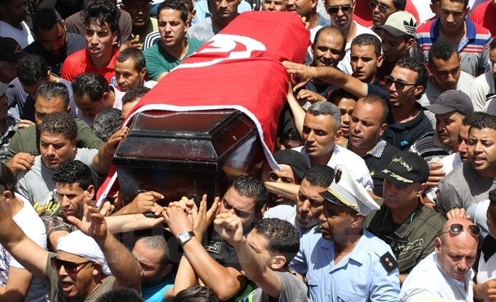 L'hommage des Tunisiens aux six gardes nationaux tombés en martyrs dimanche (Album photos)