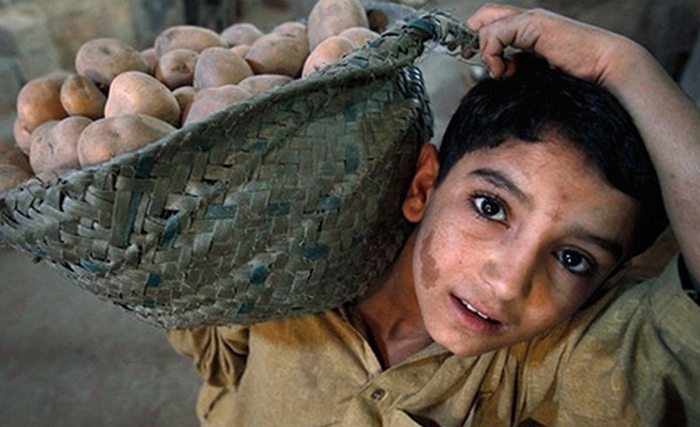 Le travail des enfants : qu'attendons-nous pour sévir Le travail des enfants : qu'attendons-nous pour sévir