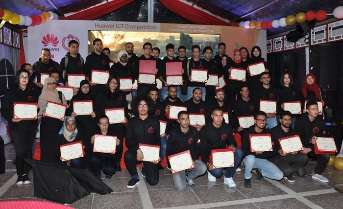 Des jeunes talents tunisiens primés lors de la remise des diplômes du programme «Tunisian Seeds for the Future» & du programme « Huawei ICT academy » Des jeunes talents tunisiens primés lors de la remise des diplômes du programme «Tunisian Seeds for the Future» & du programme « Huawei ICT academy »