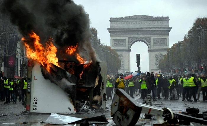 Le soulèvement des «Gilets jaunes», un remake de mai 68 ?