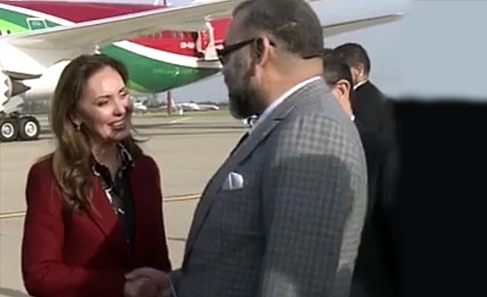 La significative présence de la Tunisienne Leila Farah Mokaddem lors de la pose par le Roi du Maroc de la première pierre d’un nouveau terminal à l’aéroport de Rabat-Salé La significative présence de la Tunisienne Leila Farah Mokaddem lors de la pose par le Roi du Maroc de la première pierre d’un nouveau terminal à l’aéroport de Rabat-Salé