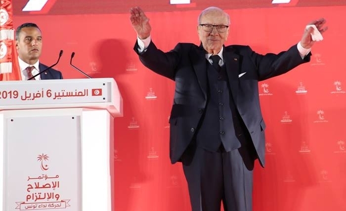Au congrès de Nidaa,  Caïd Essebsi propose "la paix des braves" à Chahed