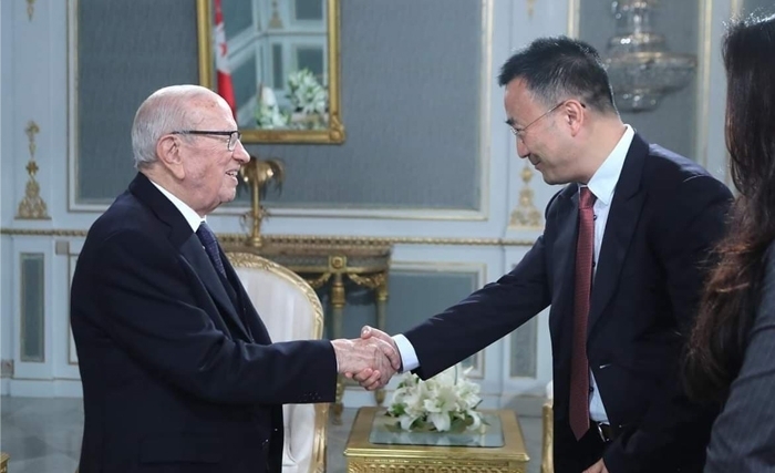 Le vice-président de Huawei Technologies reçu par le président de la République, Béji Caïd Essebsi et les ministres en Tunisie Le vice-président de Huawei Technologies reçu par le président de la République, Béji Caïd Essebsi et les ministres en Tunisie