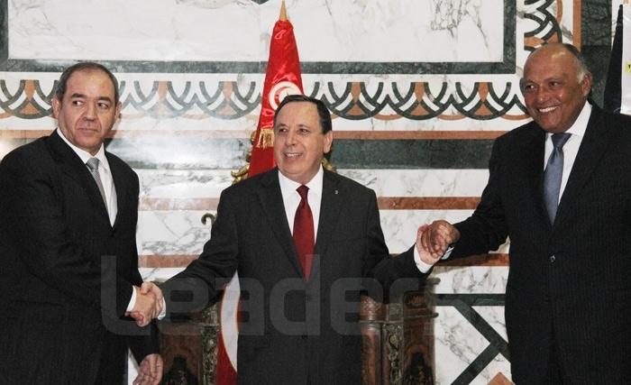 Les ministres des Affaires étrangères de Tunisie, algérie et Egypte appellent à un cessez-le-feu immédiat en Libye Les ministres des Affaires étrangères de Tunisie, algérie et Egypte appellent à un cessez-le-feu immédiat en Libye