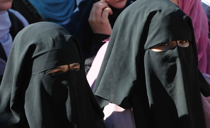 Exclusif : le Niqab interdit dans toutes les administrations publiques en Tunisie : Youssef Chahed le décrète par circulaire Exclusif : le Niqab interdit dans toutes les administrations publiques en Tunisie : Youssef Chahed le décrète par circulaire