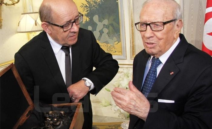 Le Drian : Tout au long de sa vie, Caïd Essebsi aura œuvré à l’apaisement des mémoires Le Drian : Tout au long de sa vie, Caïd Essebsi aura œuvré à l’apaisement des mémoires