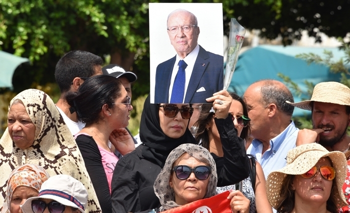 Ce que les Tunisiens célébraient aux funérailles de leur président