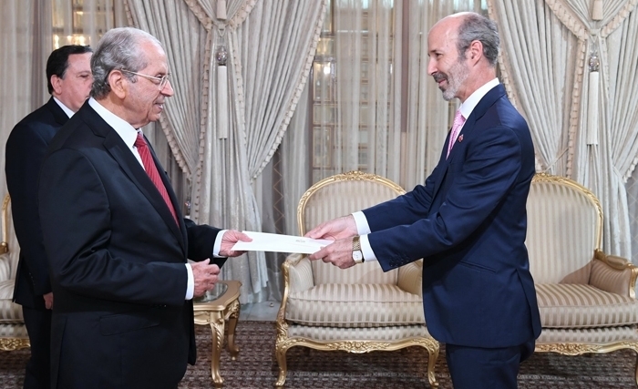 Mohamed Ennaceur reçoit les lettres de créance de quatre ambassadeurs Mohamed Ennaceur reçoit les lettres de créance de quatre ambassadeurs