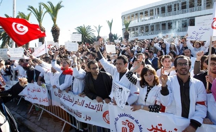 Le malaise des jeunes médecins : une plaie ouverte qui ne trouve pas médecin. Le malaise des jeunes médecins : une plaie ouverte qui ne trouve pas médecin.