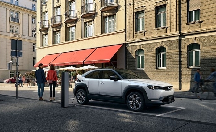 Mazda mx-30 – un véhicule électrique dévolu a l’environnement et au conducteur Mazda mx-30 – un véhicule électrique dévolu a l’environnement et au conducteur