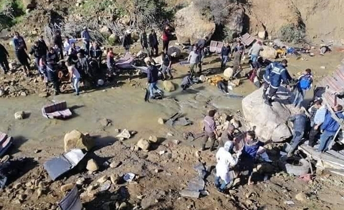 Un bus chute dans un oued  près de Aïn Draham, bilan provisoire : 24 morts