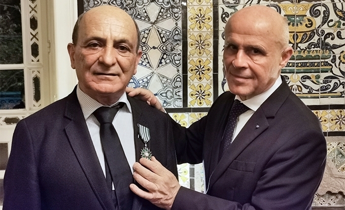 Mohamed Ali El Okbi, fait chevalier des Lettres et des Arts Mohamed Ali El Okbi, fait chevalier des Lettres et des Arts