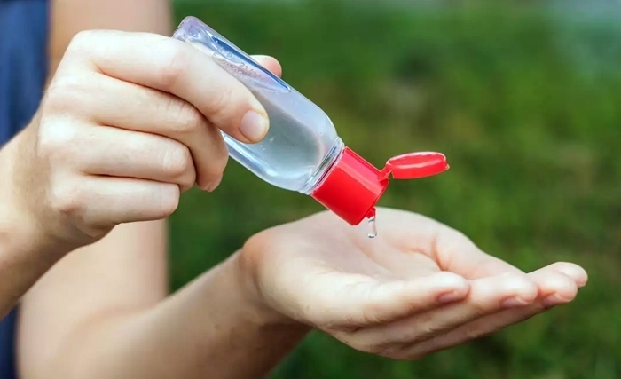 Coronavirus: Une pénurie d'alcool pour les gel désinfectant qu'on aurait pu éviter Coronavirus: Une pénurie d'alcool pour les gel désinfectant qu'on aurait pu éviter