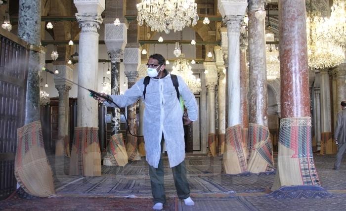 Désinfection de la mosquée de la Zitouna : le bon exemple à généraliser (Album Photos)