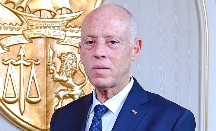 Kais Saied décrète un couvre feu en Tunisie de 18h à 6 heures du matin, pour deux semaines au plus, si... Kais Saied décrète un couvre feu en Tunisie de 18h à 6 heures du matin, pour deux semaines au plus, si...