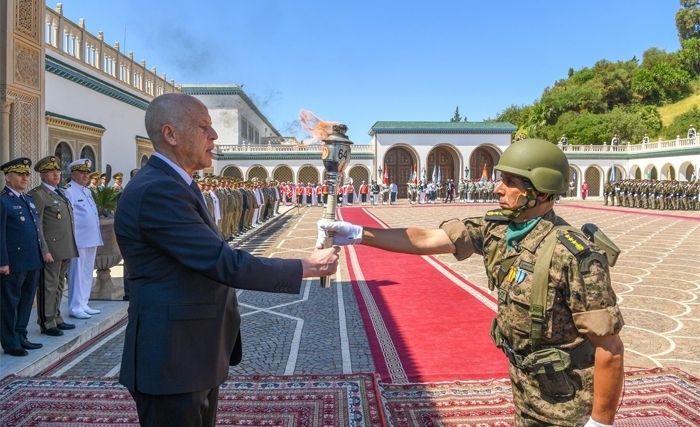 Célébration du 64e anniversaire de l'armée : Kaïs Saïed se félicite de la neutralité de l'institution militaire et son et sa contribution à la défense du pays (Vidéo) Célébration du 64e anniversaire de l'armée : Kaïs Saïed se félicite de la neutralité de l'institution militaire et son et sa contribution à la défense du pays (Vidéo)