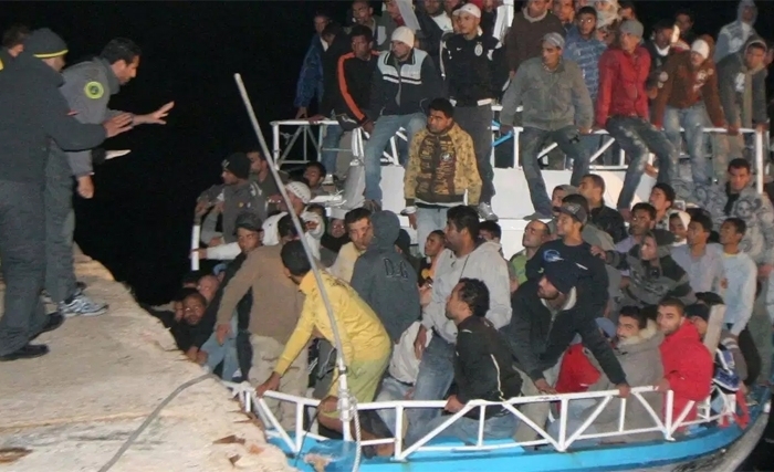 La rue, la famille, les NTIC et réseaux sociaux, nouveaux alliés de l’émigrant clandestin La rue, la famille, les NTIC et réseaux sociaux, nouveaux alliés de l’émigrant clandestin