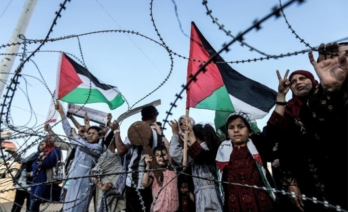 Frappantes différences entre les actuelles manifestations palestiniennes et israéliennes Frappantes différences entre les actuelles manifestations palestiniennes et israéliennes