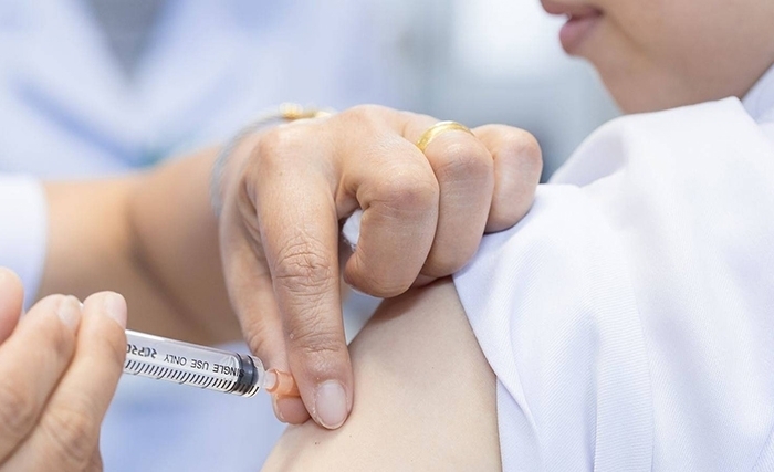 Vaccin antigrippal : naviguant à vue, les autorités se noient dans un verre d’eau Vaccin antigrippal : naviguant à vue, les autorités se noient dans un verre d’eau