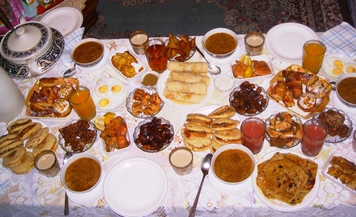 Finis ton assiette, ce n’est pas bien de gaspiller de la nourriture! Finis ton assiette, ce n’est pas bien de gaspiller de la nourriture!
