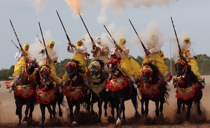Cavaliers, chevaux et baroud: L’instant festif Cavaliers, chevaux et baroud: L’instant festif