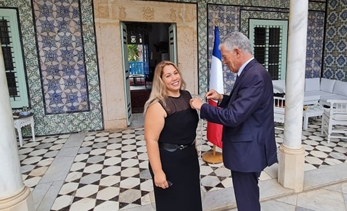 Mme Dhouha Sellaoui ep. Ben Ghorbel décorée des insignes de Chevalier dans l’Ordre des Palmes académiques françaises