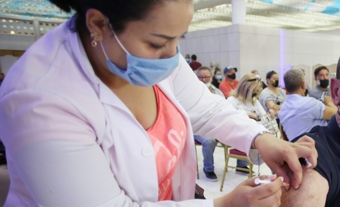 La vaccination contre la Covid-19 : Engagement et détermination mais attention aux effets de la précipitation La vaccination contre la Covid-19 : Engagement et détermination mais attention aux effets de la précipitation