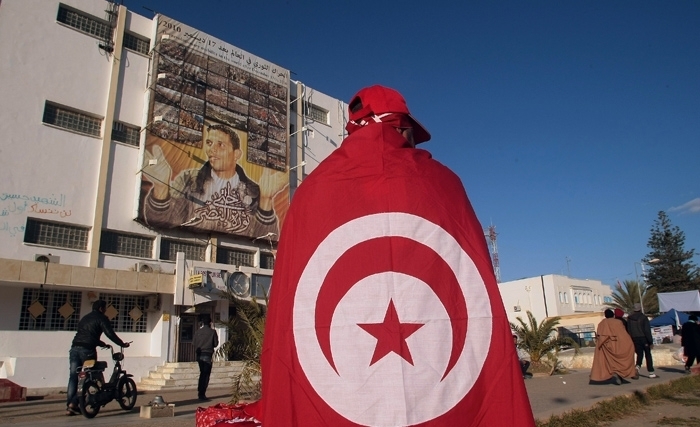 De l’insurrection à la révolution tunisienne: chronologie d’un parcours « au fil des jours » 