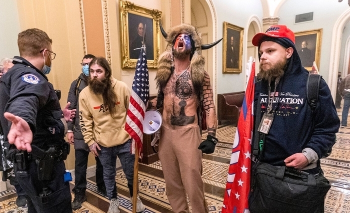 Attaque du Capitole: Donald J. Trump entre le marteau et l’enclume Attaque du Capitole: Donald J. Trump entre le marteau et l’enclume