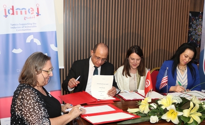 Subvention de 4 millions de dollars de l’Ambassade des Etats-Unis à Tunis pour le financement du projet : Appui à l’inclusion des Communautés Vulnérables en Tunisie « IDMEJ » Subvention de 4 millions de dollars de l’Ambassade des Etats-Unis à Tunis pour le financement du projet : Appui à l’inclusion des Communautés Vulnérables en Tunisie « IDMEJ »
