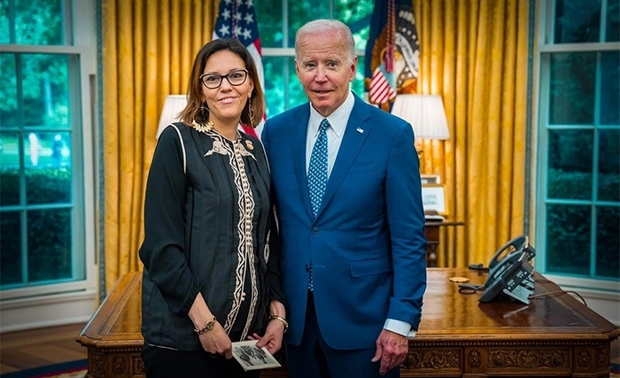 L’ambassadeur de Tunisie à Washington Hanene Tajouri Bessassi reçue par le président Biden