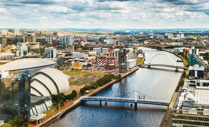 Khadija Taoufik Moalla: Carte postale de Glasgow Khadija Taoufik Moalla: Carte postale de Glasgow