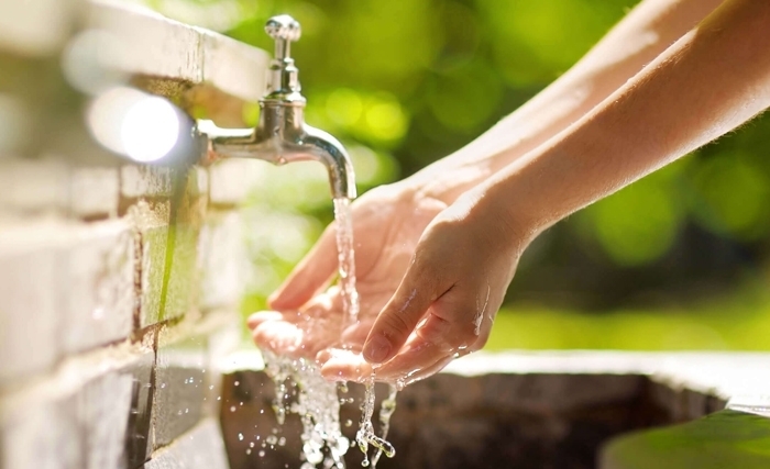 L’eau, bien public ou prive? L’eau, bien public ou prive?