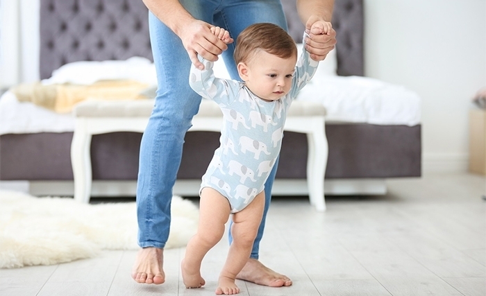 Pourquoi les bébés marchent-ils à la naissance ! - Curieux!