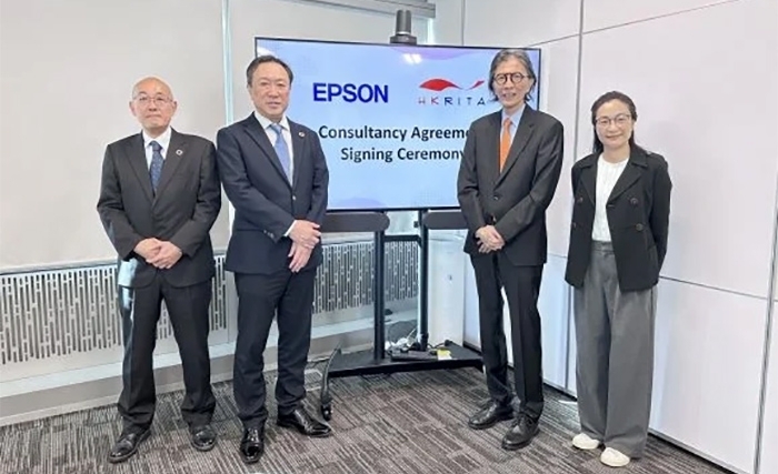 Epson et HKRITA collaborent au développement d'une nouvelle technologie de recyclage des fibres utilisant la technologie des fibres sèches Epson et HKRITA collaborent au développement d'une nouvelle technologie de recyclage des fibres utilisant la technologie des fibres sèches