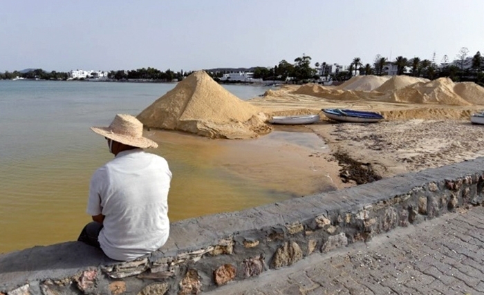 Plages en Tunisie: une érosion côtière accélérée Plages en Tunisie: une érosion côtière accélérée