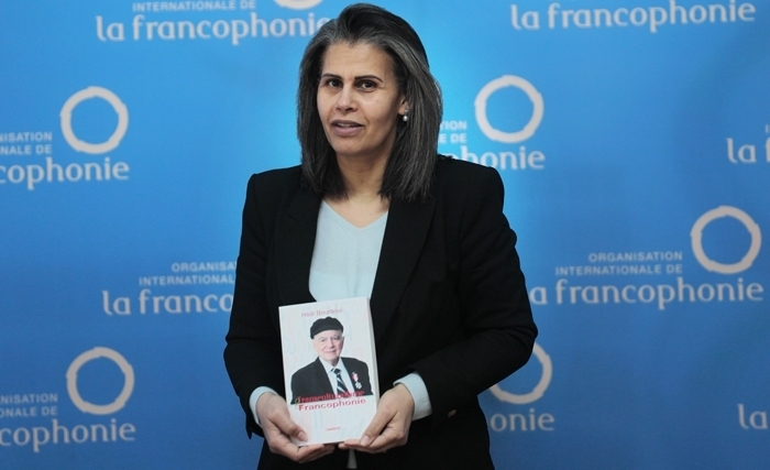 Hédi Bouraoui offre à la Secrétaire générale de la Francophonie son nouvel ouvrage ‘’Transculturalisme et Francophonie’’ Hédi Bouraoui offre à la Secrétaire générale de la Francophonie son nouvel ouvrage ‘’Transculturalisme et Francophonie’’
