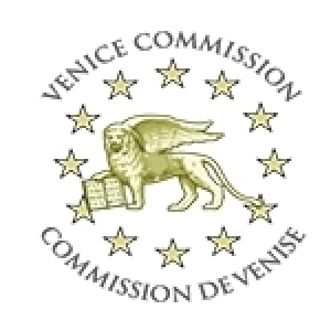  La Commission de Venise : Il n’est pas réaliste de prévoir d’organiser de manière crédible et légitime un référendum constitutionnel le 25 juillet 2022
