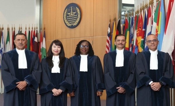 Slim Laghmani prête serment en tant que membre du Tribunal international du droit de la mer               